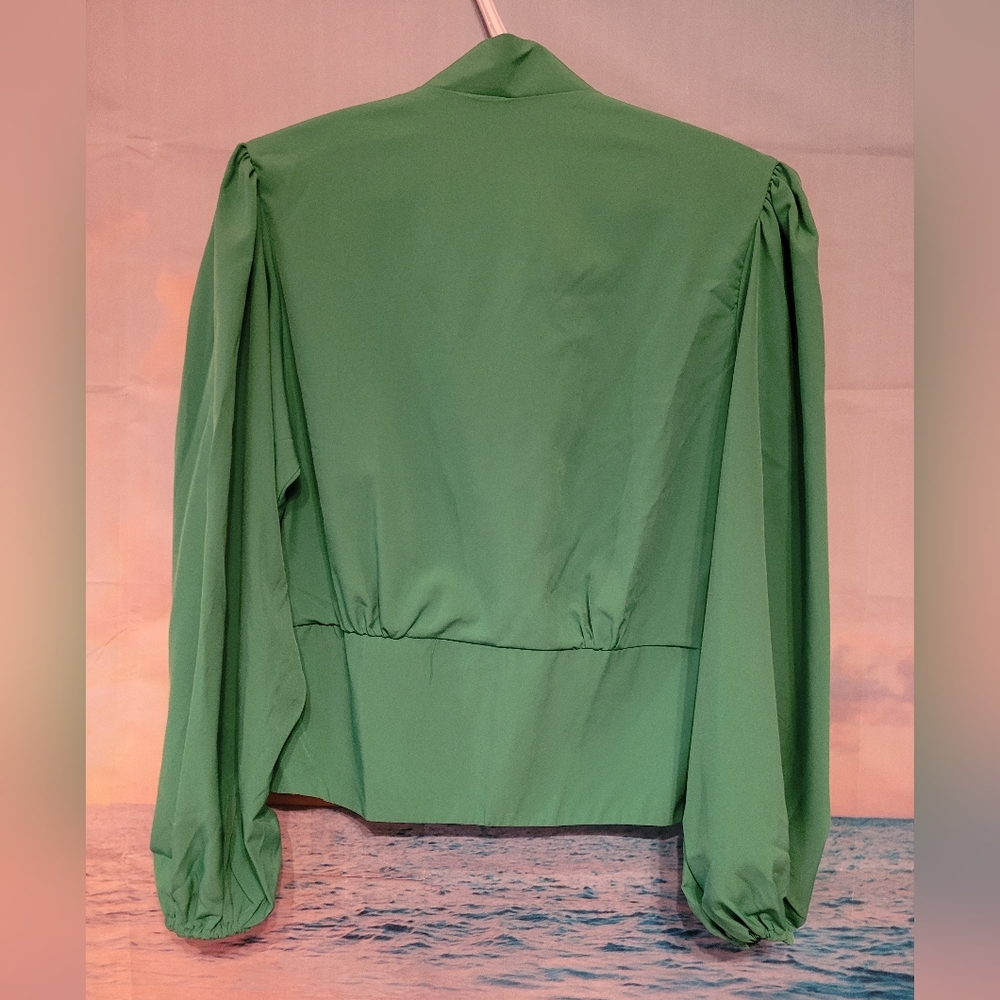 Retro look button up top ~ Small - Picture 2 of 3